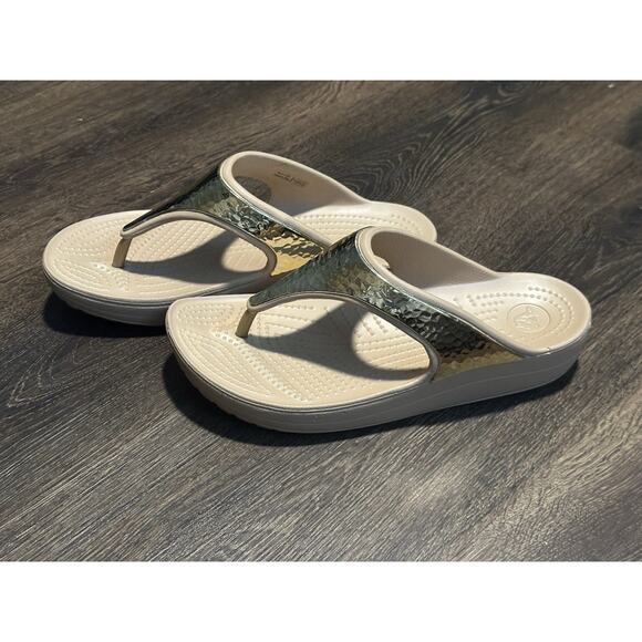 Crocs Sloane Gold Hammered Beige Thong Sandals W8 - Picture 2 of 13